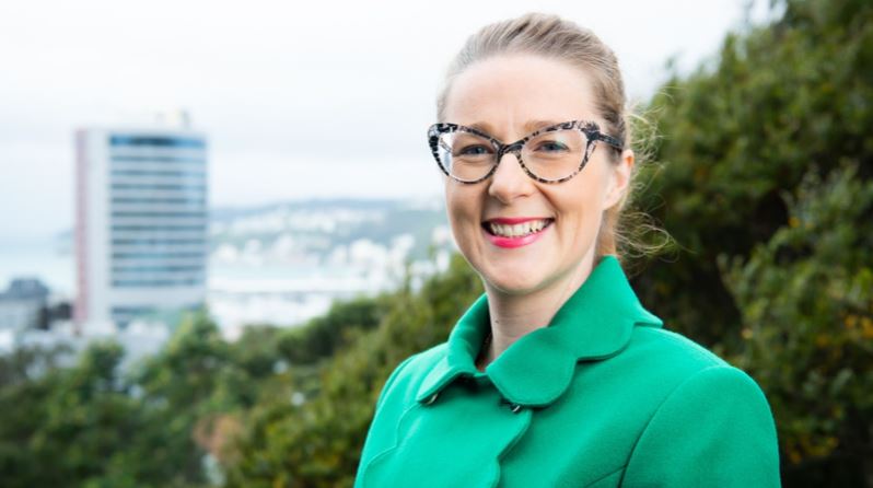 A profile image of Dr Holly Winton.