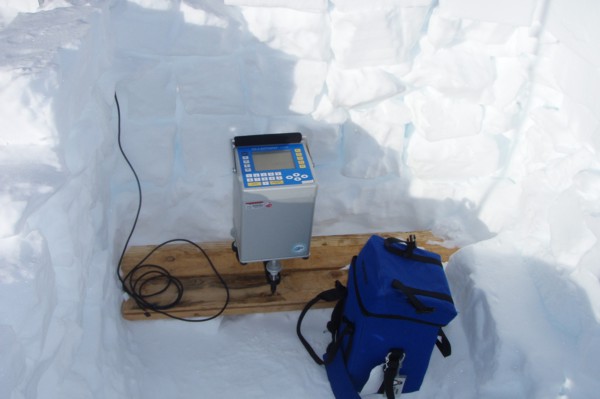 Gravimeter CG-5 set up at the grounding line base station on Whillans Ice Stream c. Atsuhiro Muto 2011-2012