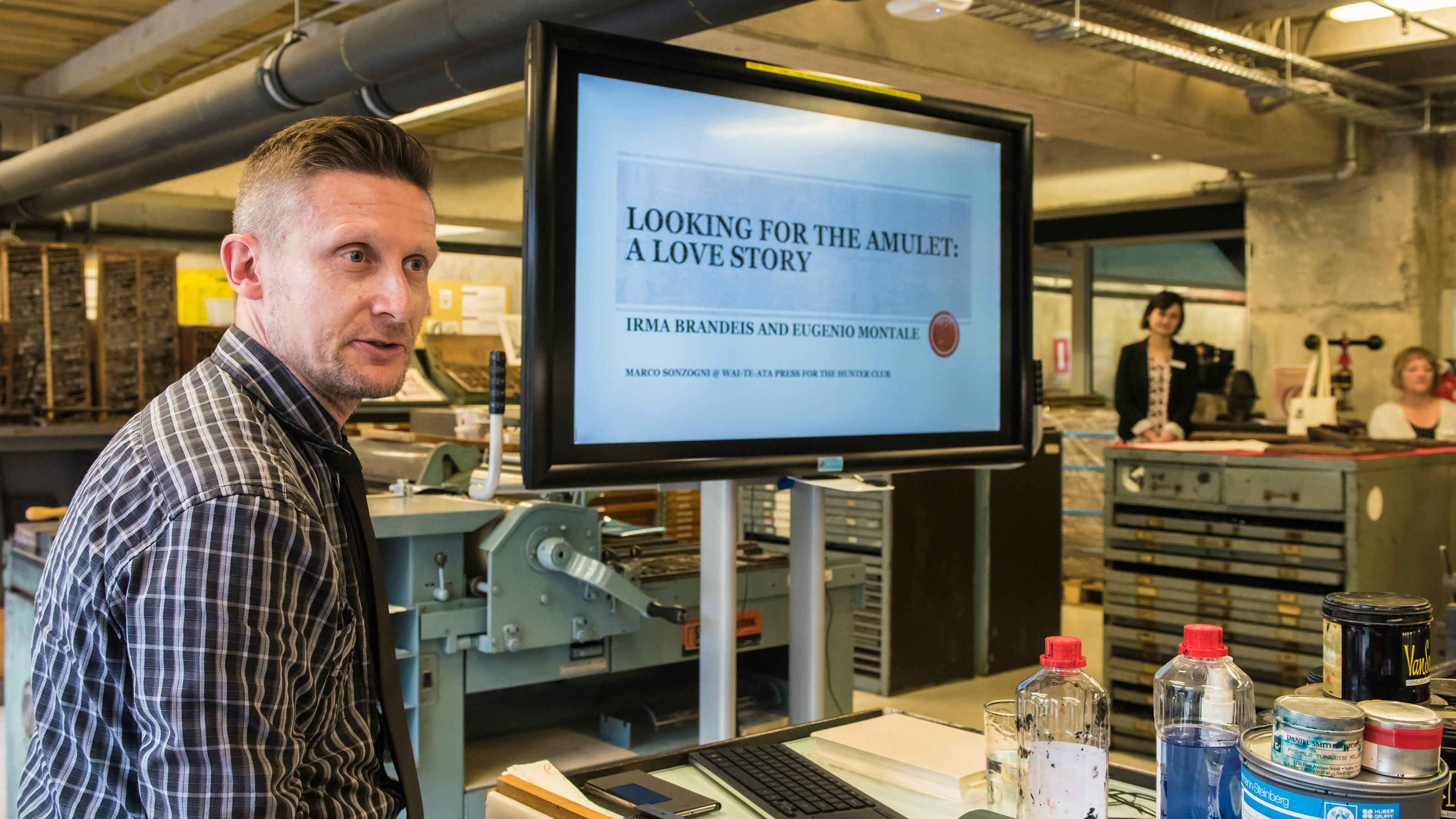 Italian lecturer, Marco Sonzogni, tells his audience the love story of Eugenio Montale and Irma Brandeis.