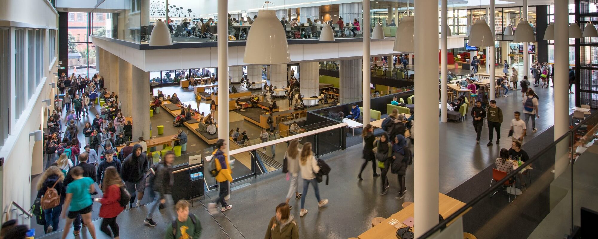 A crowd of students in the Hub on Kelburn campus.