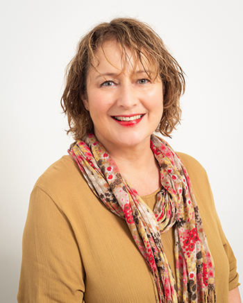 Karen Thomas profile-picture photograph