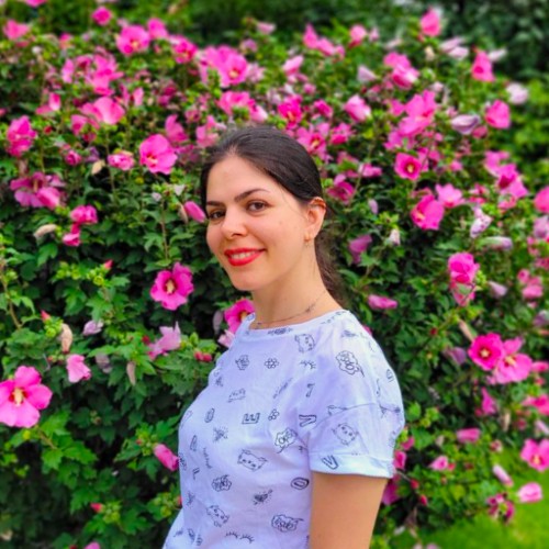 Mahnaz Aliyar profile-picture photograph