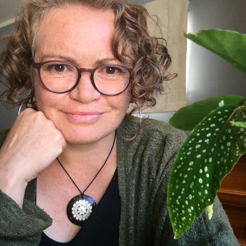 Tina Makereti profile-picture photograph