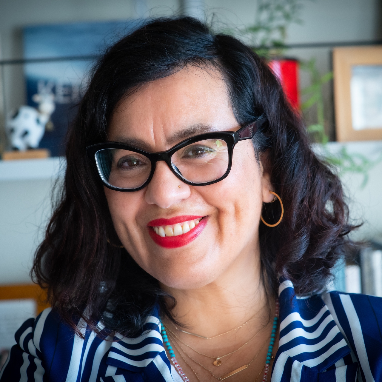 Dr Carolina Miranda profile-picture photograph